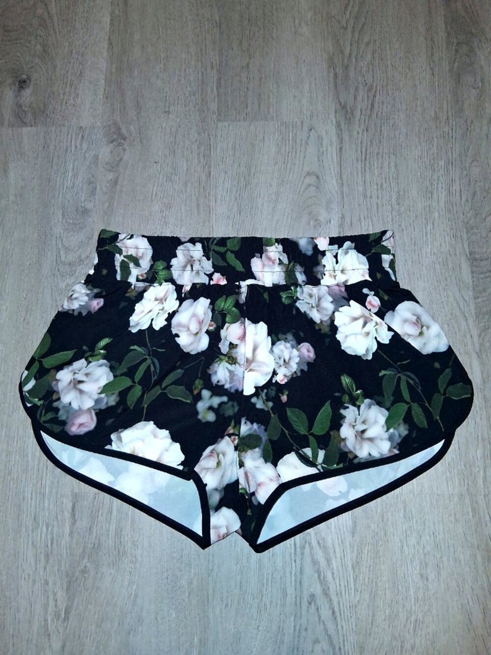 Victoria's Secret Victoria Sport Active Athletic Shorts SMALL Black White Floral